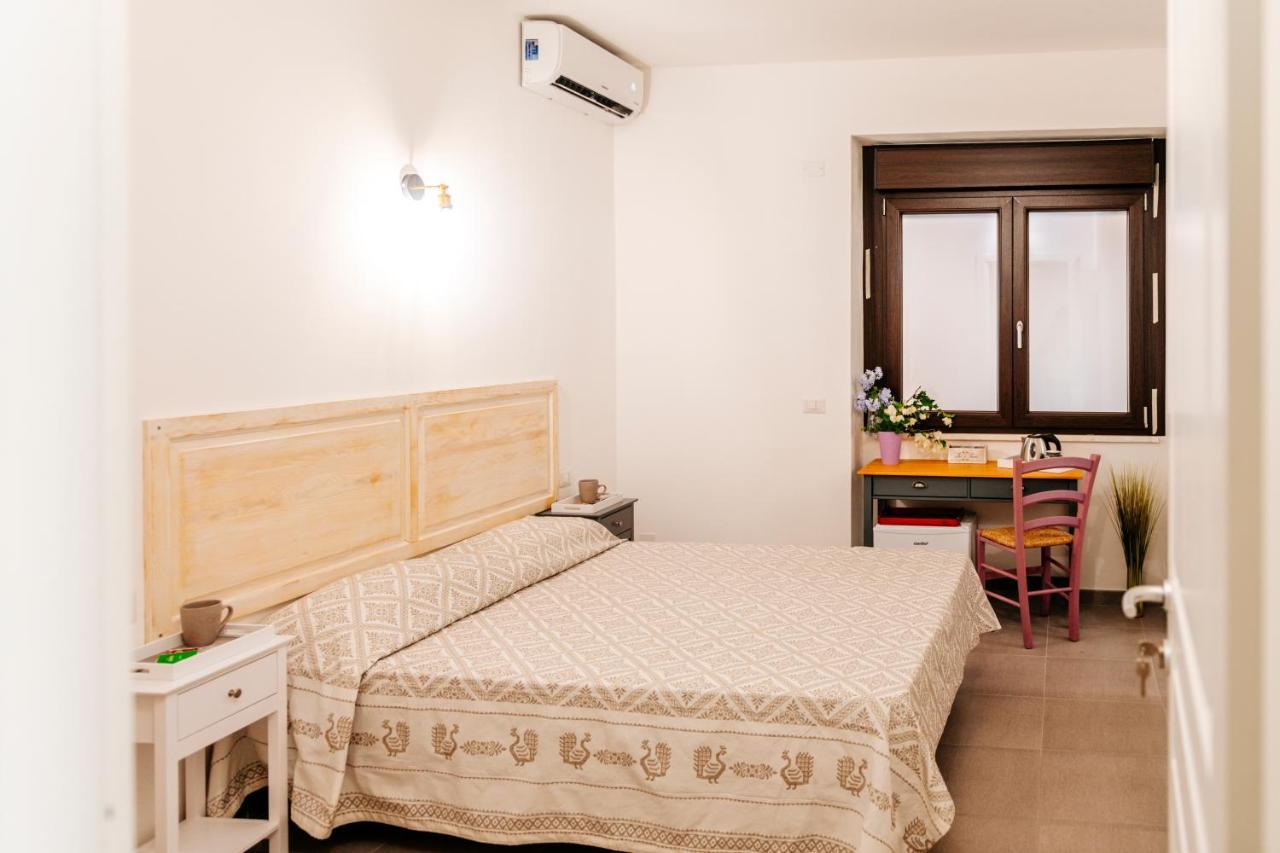 Domo Mediterranea Affittacamere-Guest House Sant'Antioco Ngoại thất bức ảnh