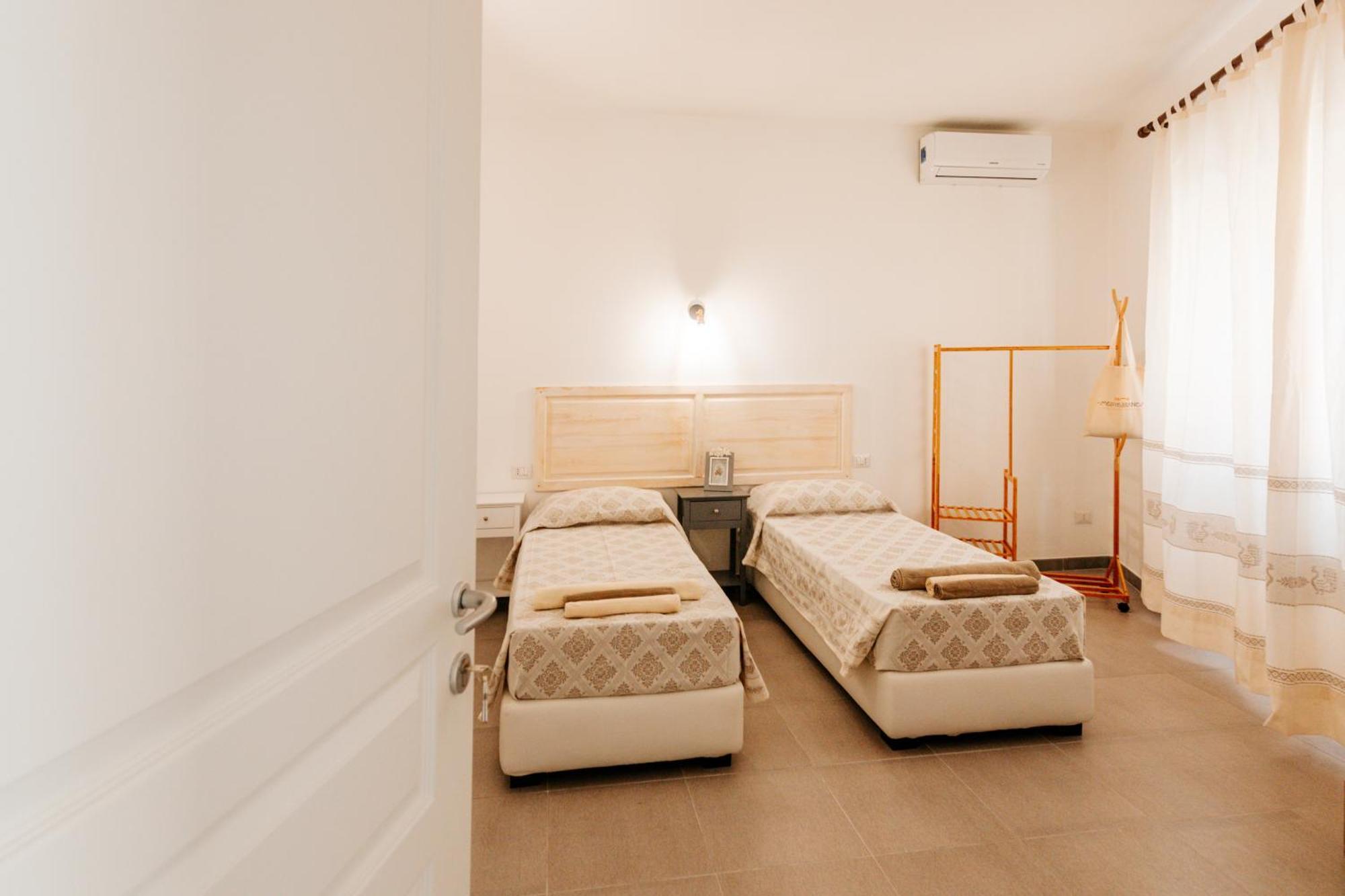 Domo Mediterranea Affittacamere-Guest House Sant'Antioco Ngoại thất bức ảnh