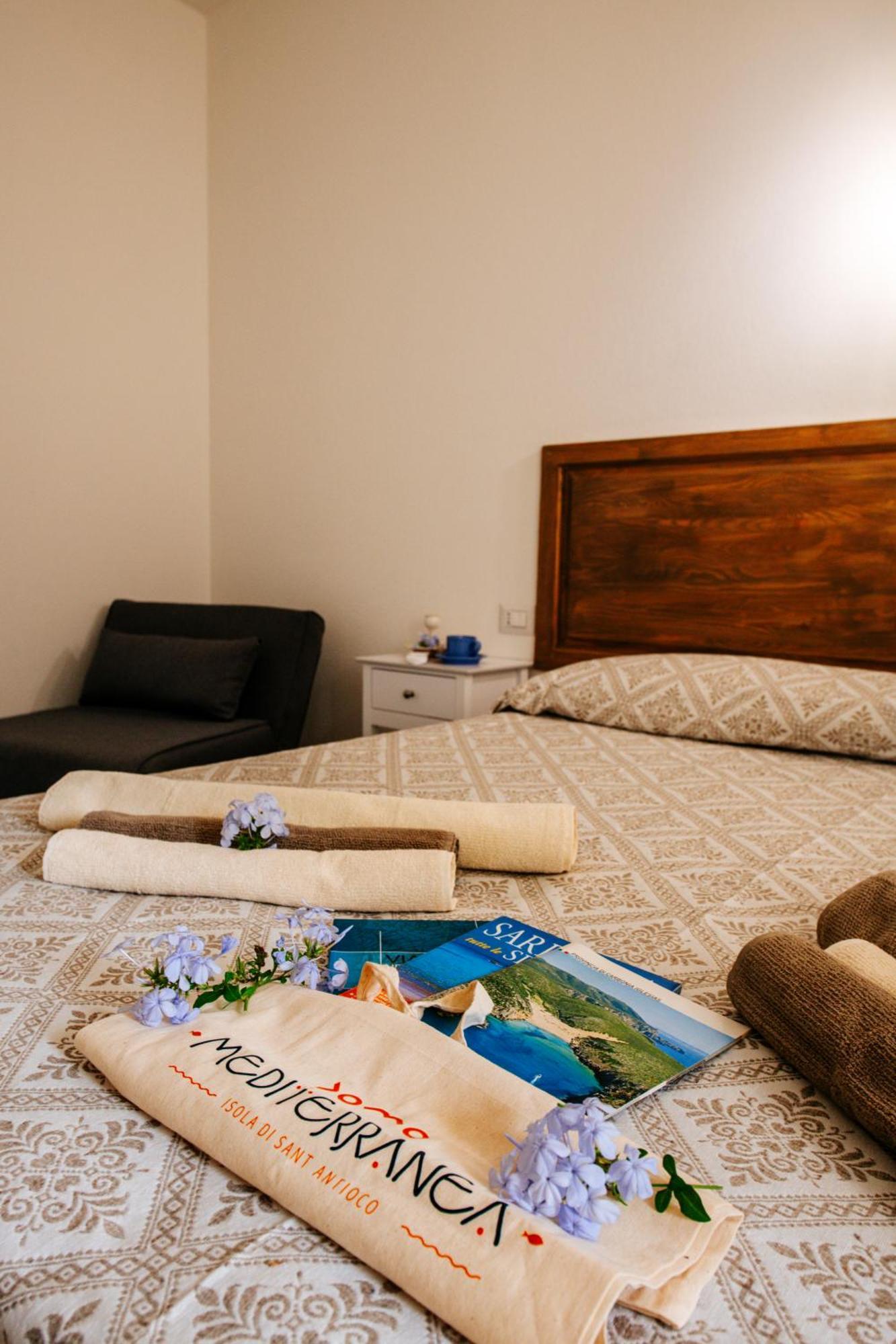 Domo Mediterranea Affittacamere-Guest House Sant'Antioco Ngoại thất bức ảnh
